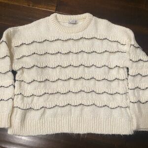Beautiful Cream Colored Zara  Knitted Sweater Woman Size Medium